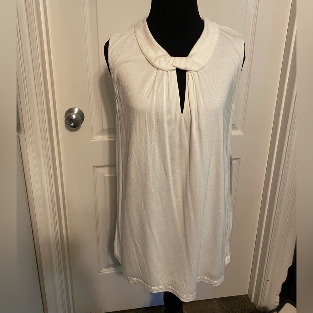 New medium white sleeveless soft fabric top